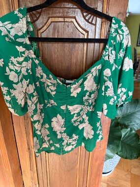 Sienna Sky Green Floral Puff-Sleeve Top